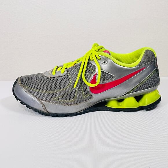 Nike Gym Shoes Womens 8 Running Sneakers Trainers Vintage 2012 Gray Yellow - Picture 10 of 10